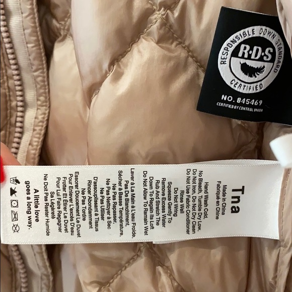 Aritzia TNA bomber jacket - Picture 6 of 6